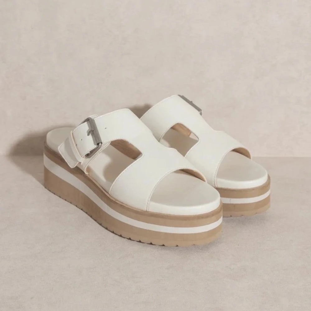 Oasis Society Ellie Staple Platform Sandal